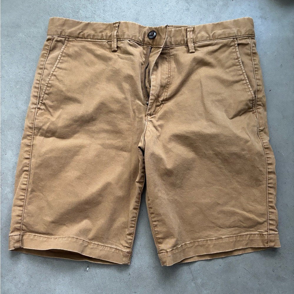 Men’s Gap Dark Khaki Shorts - Size: 30